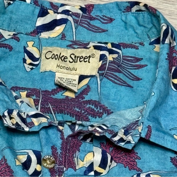 Cooke Street Honolulu Hawaiian Fish Patterned Men's Shirt - Picture 3 of 6